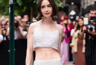 知名女星腰部瘦成“纸片” 网炸锅