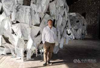 中国异议艺术家艾未未 乌克兰展新作