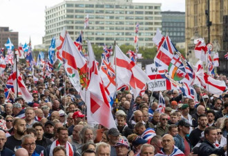 11万vs.5千人 英国反移民与反种族歧视游行人数悬殊