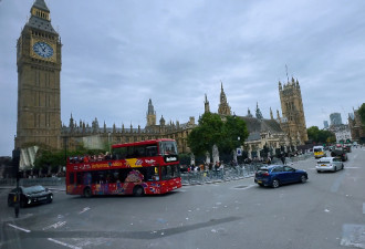 伦敦示威，马斯克视频喊话英政府下台