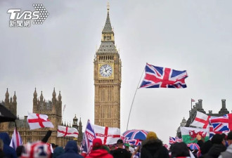 柯克之死点燃英国右派怒火！15万人上街 与警爆冲突