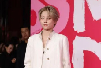 33岁迪丽热巴活动生图太真实，鼻子大、毛孔粗、腋下黢黑全暴露