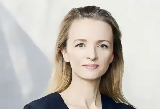 世界首富LV集团长公主，二婚嫁酒商一条裙子17万，穿搭干练爱西装