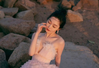36岁宋轶美出新高度！一袭粉纱裙温柔又高级，美得像梦中女神