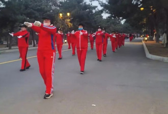 逐渐变味的“健身运动”：“暴走团”里的老年江湖