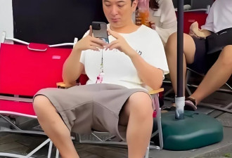 王思聪赌场照曝光，坐椅子上很惬意