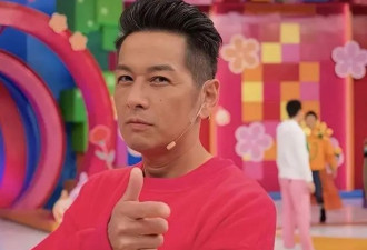 不容易！香港知名男星自曝在内裤里垫海绵拍床戏