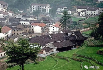 1980年代安徽池州，绿水青山环绕中的传统古村