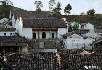 1980年代安徽池州，绿水青山环绕中的传统古村