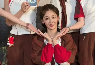 郑恺苗苗再合体录综艺，现场笑得甜有夫妻相，苗苗线下真人很少女