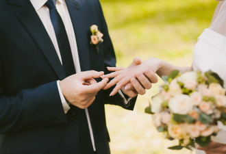多么痛的领悟?上海独生女嫁台湾 惨变奶妈＋牛马