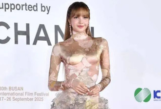 顶级女团爱豆一袭繁花透视长裙，亮相第30届釜山国际电影节