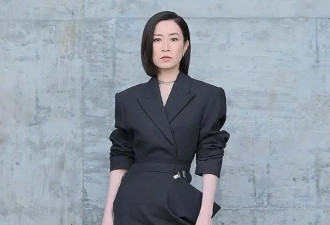 突发！香港知名女星佘诗曼母亲患癌症，戴假发和头巾出席聚会