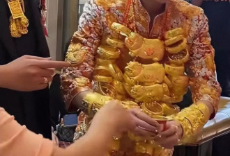 明星陆虎送亲妹出嫁，背着妹妹出门，父母穿旧衣