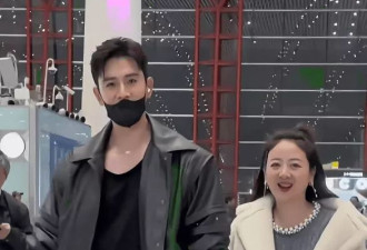 经超夫妇现身机场，小李琳瘦好多看着更年轻