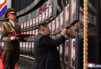 朝鲜大方展示新型无人机，金正恩很满意