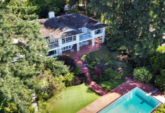 难以想象！温哥华8年前买入的房产亏250万售出引发网友热议