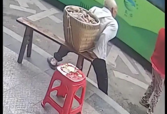 重庆一背篓老人等公交被拒载，涉事司机已被开除