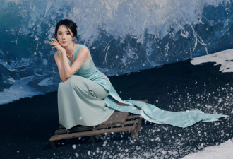 杨幂这身材比例太顶了，一袭冰蓝长裙“乘风破浪”，美得像25岁