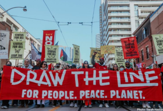 加拿大爆发"全国抗议"! 多伦多数千人涌上街头, 反对卡尼5大新政