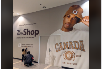 Tim Hortons多伦多Eaton商场新开"潮牌店", 引爆全民吐槽