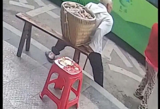 重庆一背篓老人等公交被拒载 当地回应