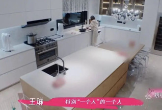 55岁王琳：风情万种，独身一人