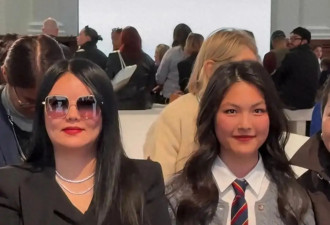 李湘王诗龄伦敦看秀，母女同框富态圆润，15岁女儿资源逆天！