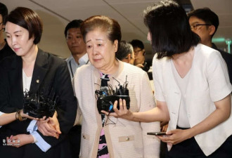 给“第一夫人”送香奈儿包后 邪教女魔头被抓了