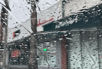 南加州突现雷暴 暴雨闪电夜袭沿海地区