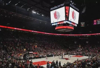 他们把“假中餐”卖给美国人，然后买下NBA球队