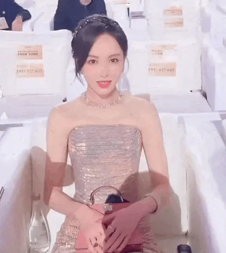 唐嫣很美，但女装完了