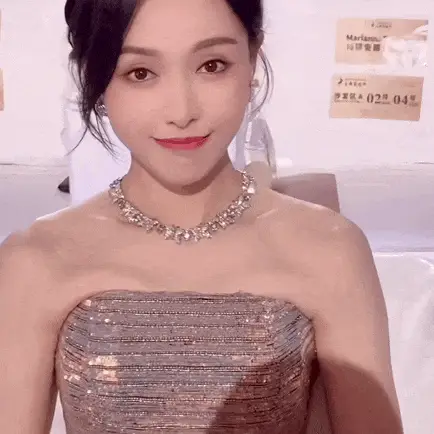 唐嫣很美，但女装完了