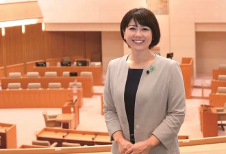被爆与已婚下属上旅馆十余次 美女市长急了