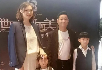 55岁赵亮现状:带模特老婆深山养鸡,俩儿子像谁一目了然