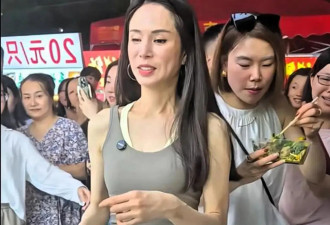 丰腴的翁虹 骨感的李若彤 两人相差才2岁 谁更有魅力一目了然