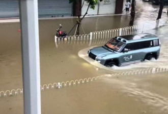 开着豪车来回显摆台风天造浪,珠海U8车主身份曝光