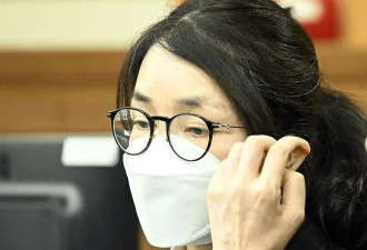韩前总统夫人被捕后首露面！面容憔悴还长白发，再被扒陪酒受贿丑闻？