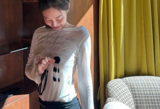 Jennie的秋日穿搭大公开，慵懒野性小猫感，超美ing