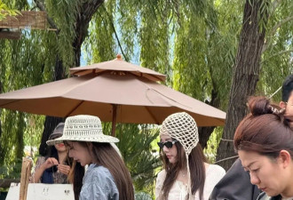 李小璐与朋友大理游玩，被她的生图吓到，不像明星反倒和网红没差