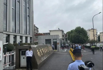 泰国坠崖孕妇离婚案未当庭宣判,王暖暖庭审后痛哭