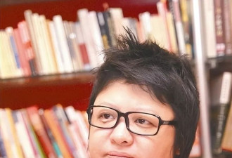 假慈善？被实名举报的韩红，如今连坐椅子都成了“错”