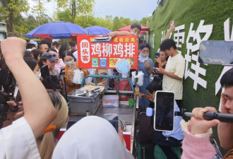 被流量砸中的“鸡排哥”：炸到中暑 每天睡三四个小时