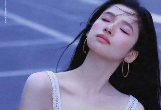 40+朱珠、高圆圆带火了一种初秋新穿法，“针织”穿搭，时髦好看
