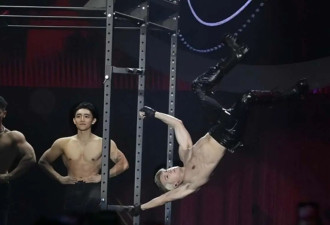 突发！香港知名男星演唱会发生意外,失手摔落地面