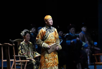 55岁周杰再登舞台！自曝当年被拍着桌子骂