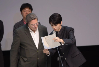林依晨新片获平遥费穆荣誉最佳影片奖 王俊凯上台颁发最佳导演奖