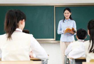 被AI围剿的外语系学生：毕业了，我的专业也没了