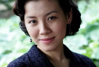 与四婚名导同居三年不结婚 她转身下嫁穷小子
