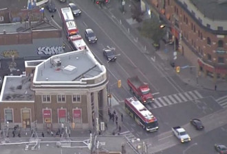 早高峰大乱！TTC施工车起火，Bloor-Yonge站停运，乘客挤爆